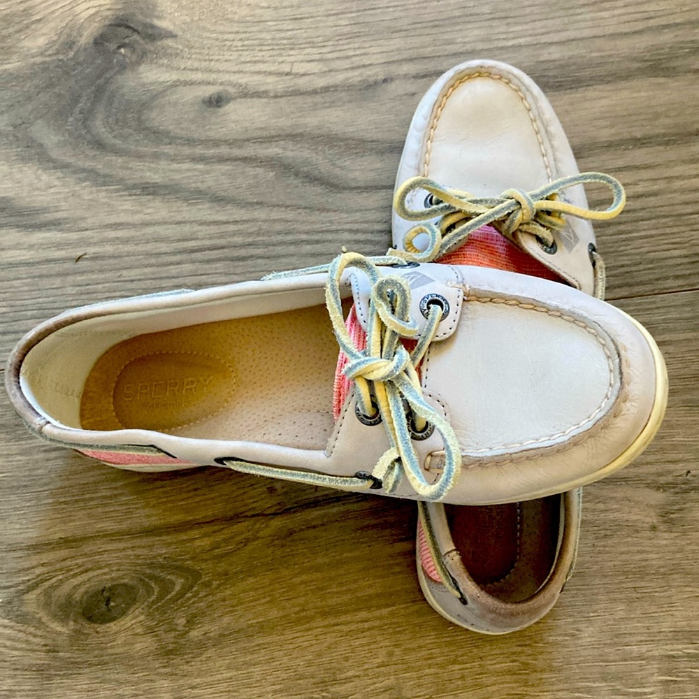 Sperry Topsider like new Women’s size 5 gray and pink boat shoe